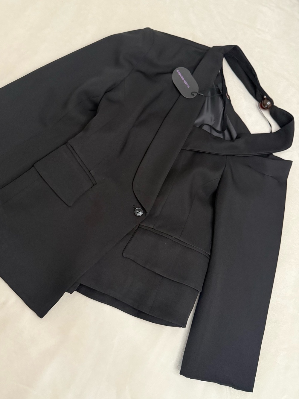 Black Off-Shoulder Statement Blazer - Picture 7 of 12